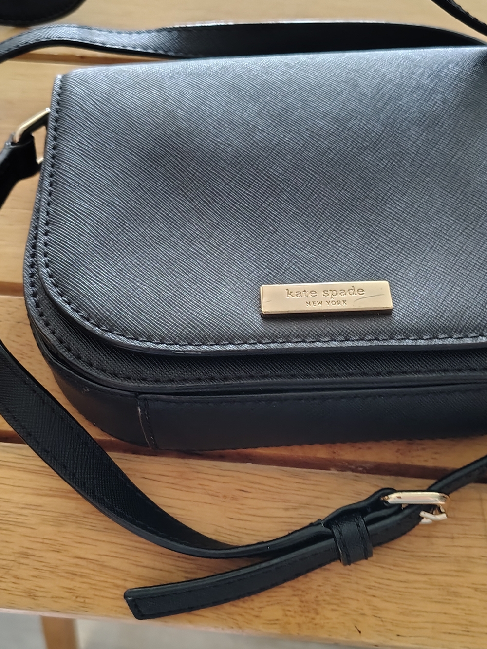 kate spade Black Textured Leather Crossbody with Gold Plaque - Picture 2 of 3